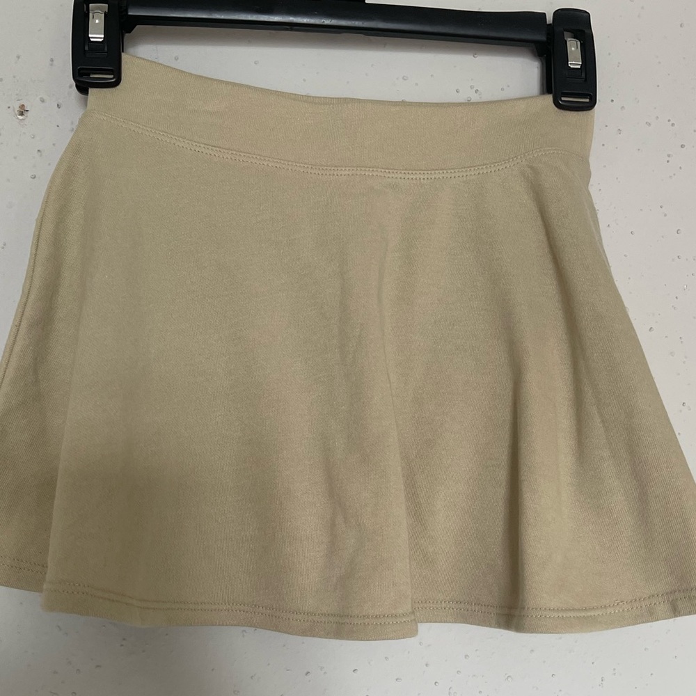 NWT The Children’s Place skirt with shorts size M/M 7/8 Sandy